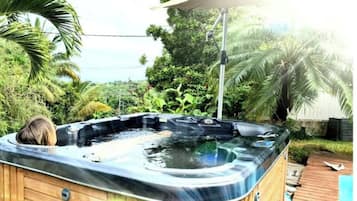 Bain à remous extérieur