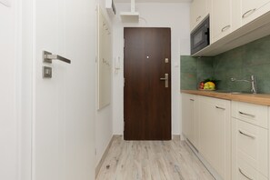 Studio, keittiö | Yksityinen keittiö | Mikroaaltouuni, astianpesukone, keittoastiat/astiat/ruokailuvälineet