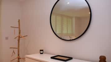 Casa de diseñador | 3 habitaciones, decoración personalizada y muebles diferentes