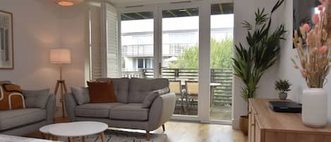 Design huis | Woonruimte | Een 52-inch smart-tv met satellietzenders en een televisie