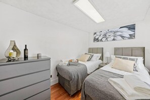 Apartment, Multiple Beds