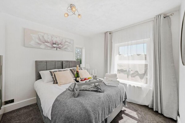 Apartment, Multiple Beds