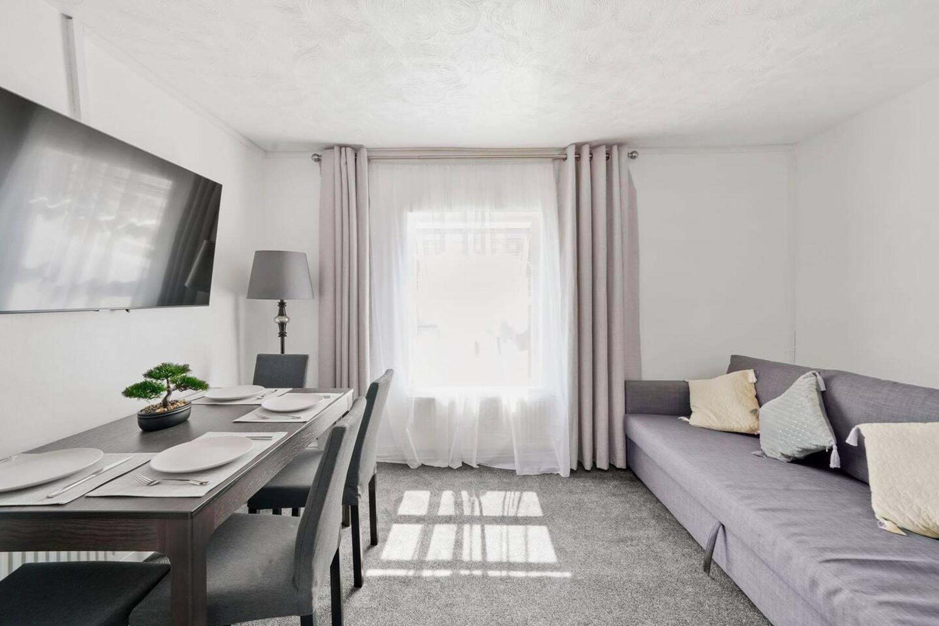 Apartment, Multiple Beds | Living area