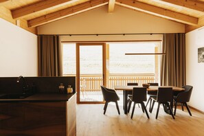 Dining - LAGAR holiday flat 'Struzer Michele' with private loggia and mountain view (San Martino in Passiria)