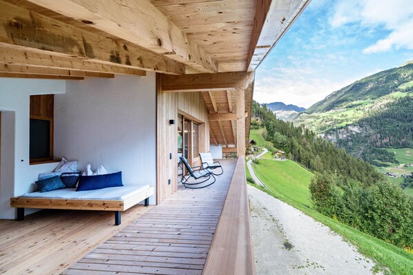 Terrace/patio - LAGAR holiday flat 'Struzer Michele' with private loggia and mountain view (San Martino in Passiria)