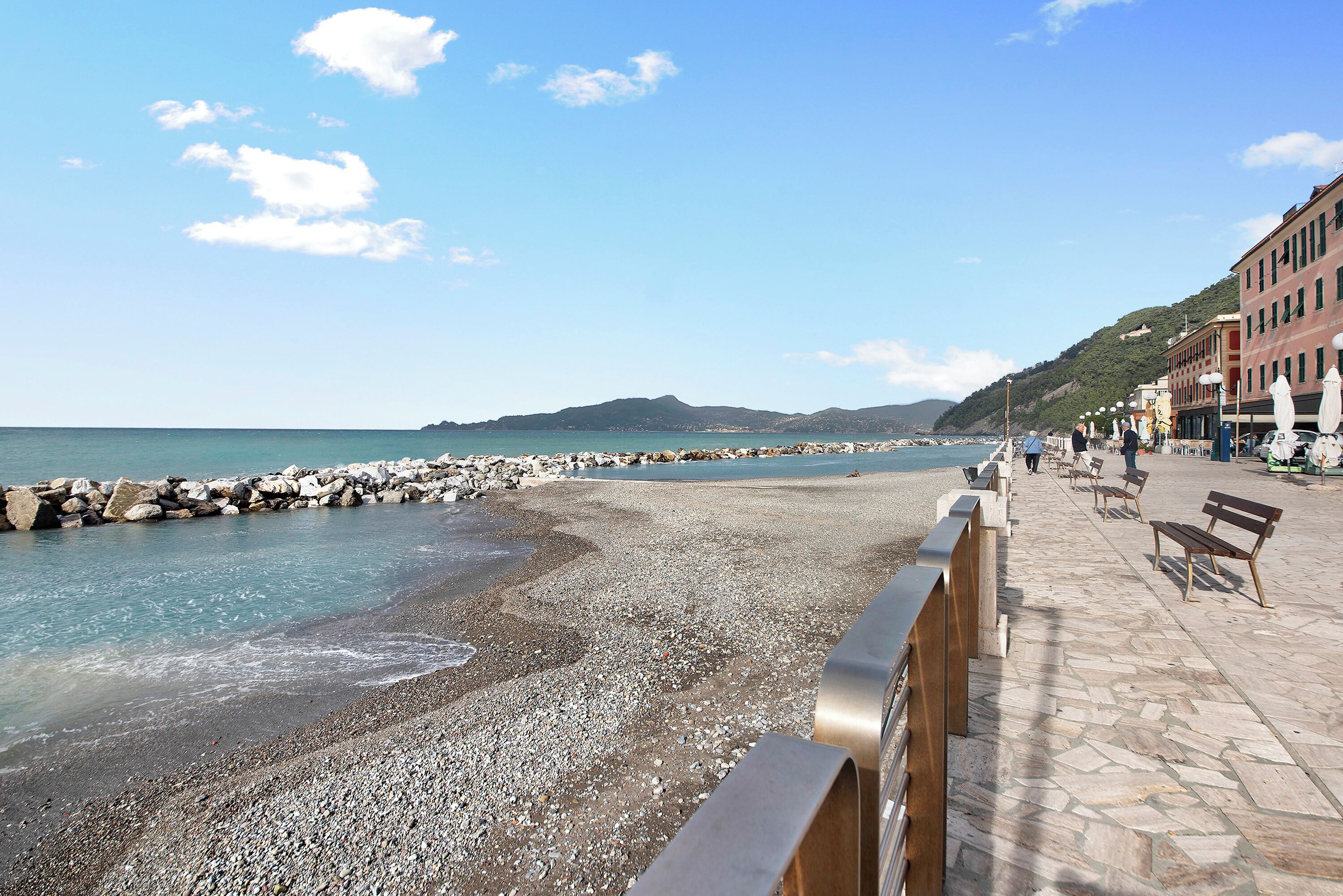 Una spiaggia nelle vicinanze