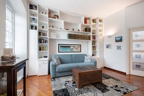 TV - Apartment close to the Sea with Sea View & Wi-Fi (Chiavari)