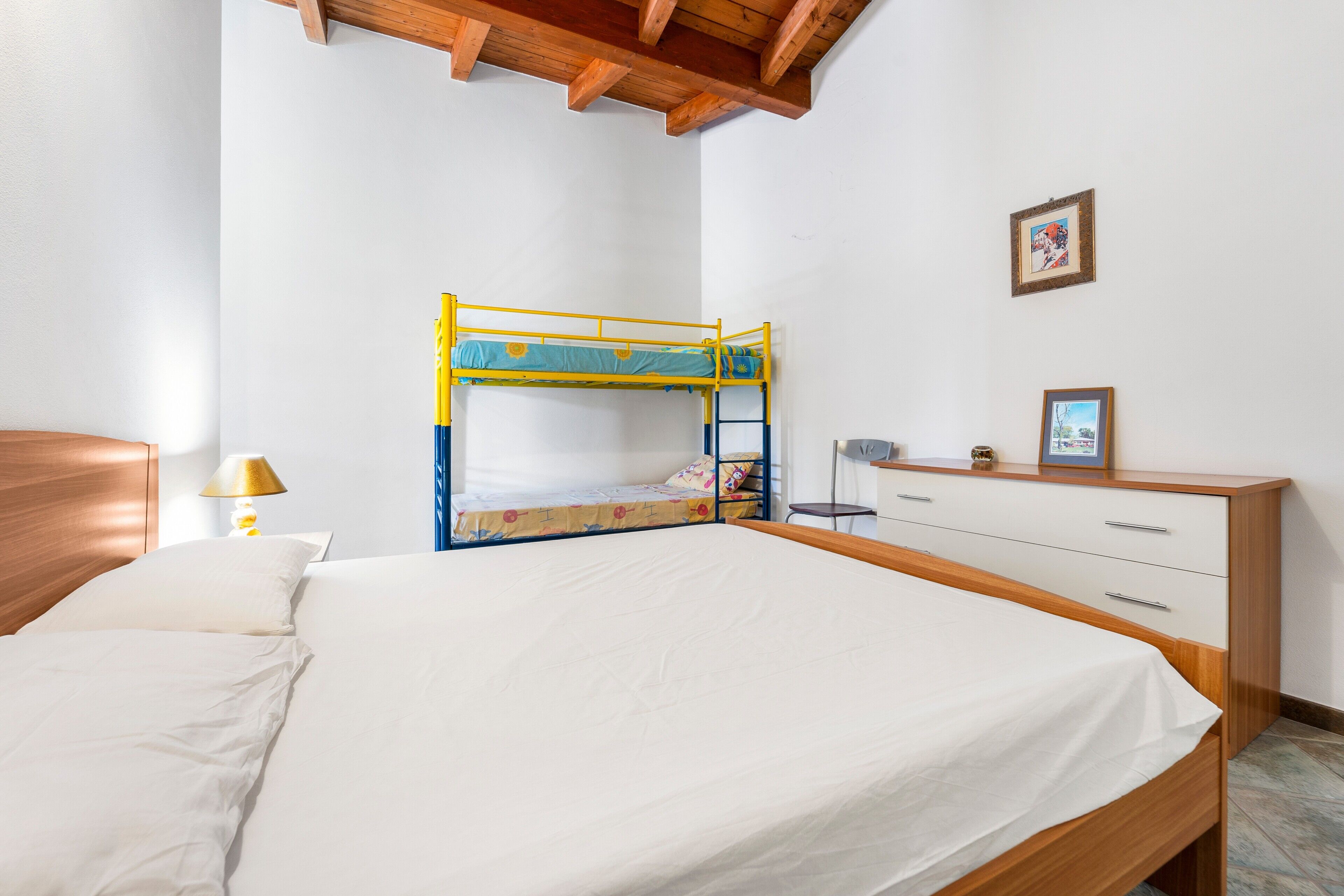 1 bedroom, bed sheets