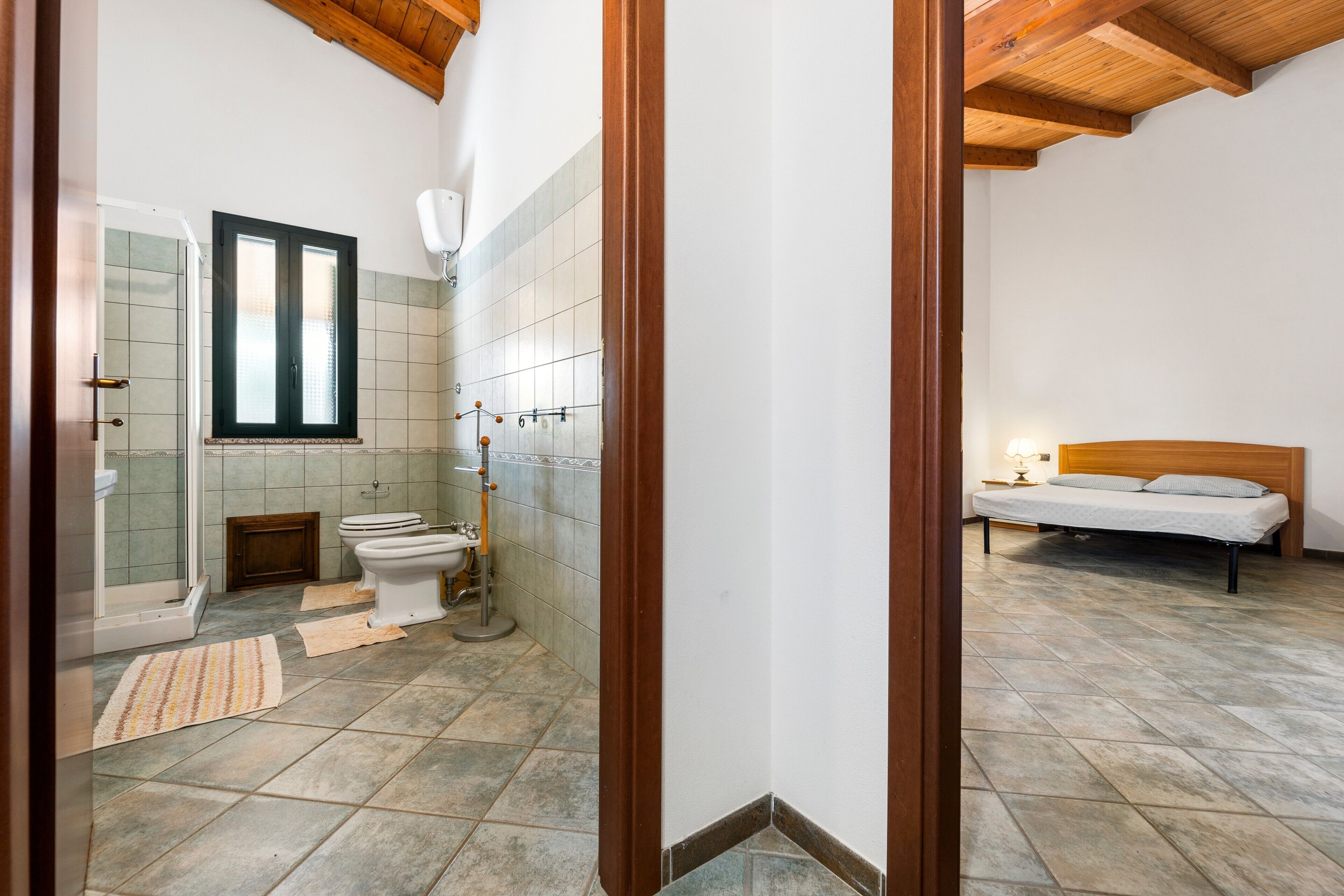 Dusch, hårtork och handdukar