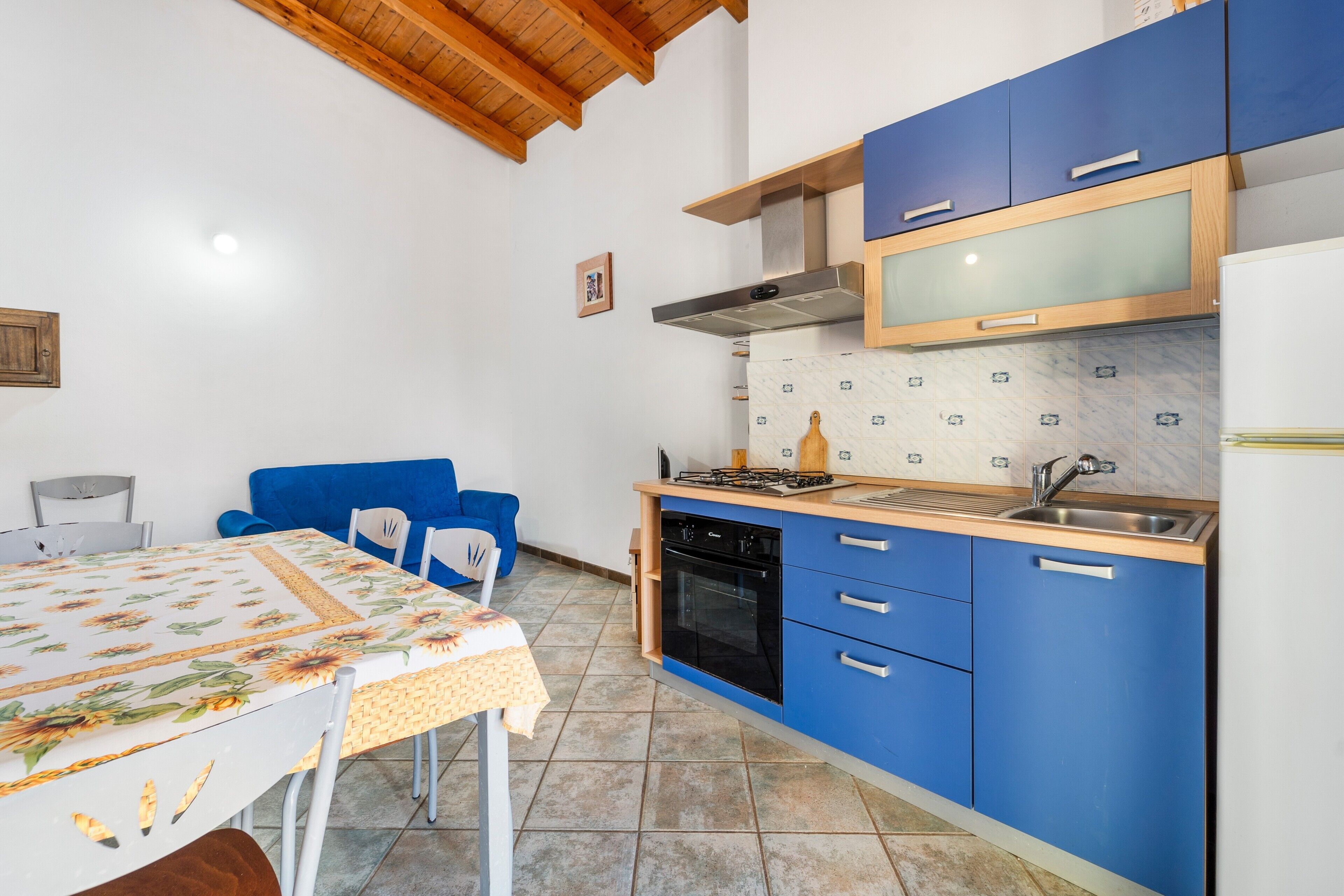 Frigorifero, forno, piano cottura, macchina per tè/caffè