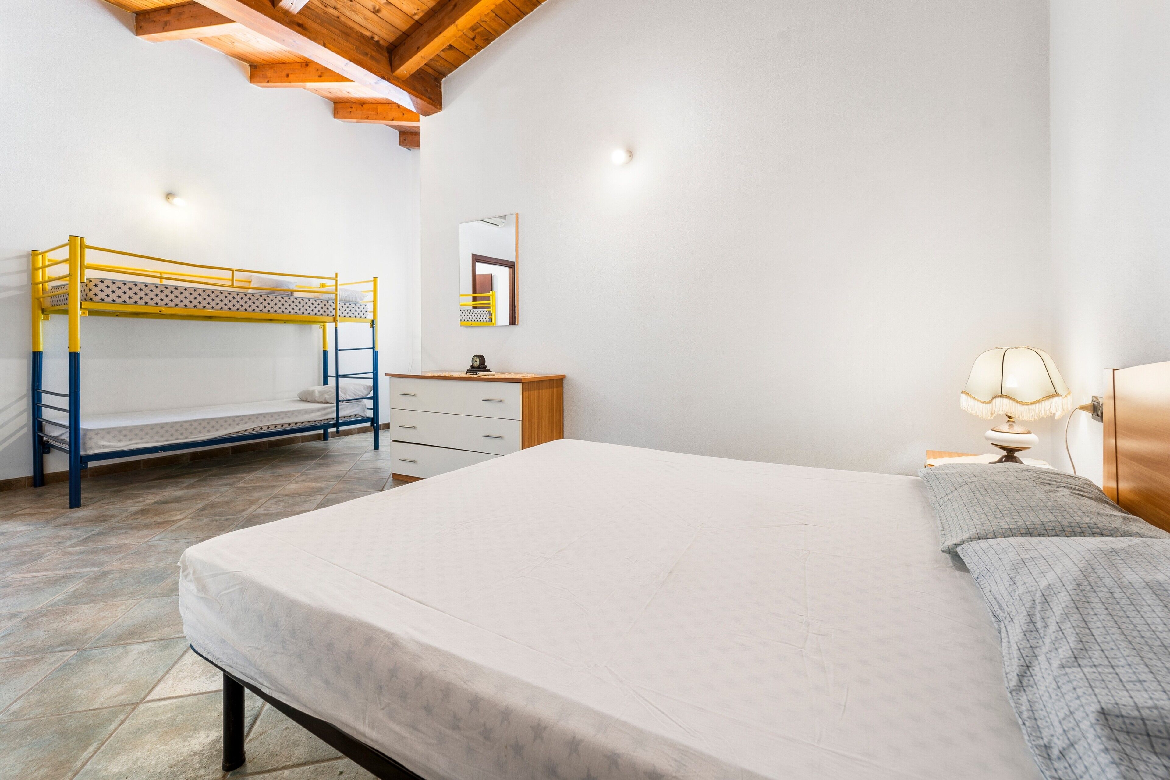 1 bedroom, bed sheets