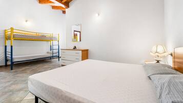 1 bedroom, bed sheets