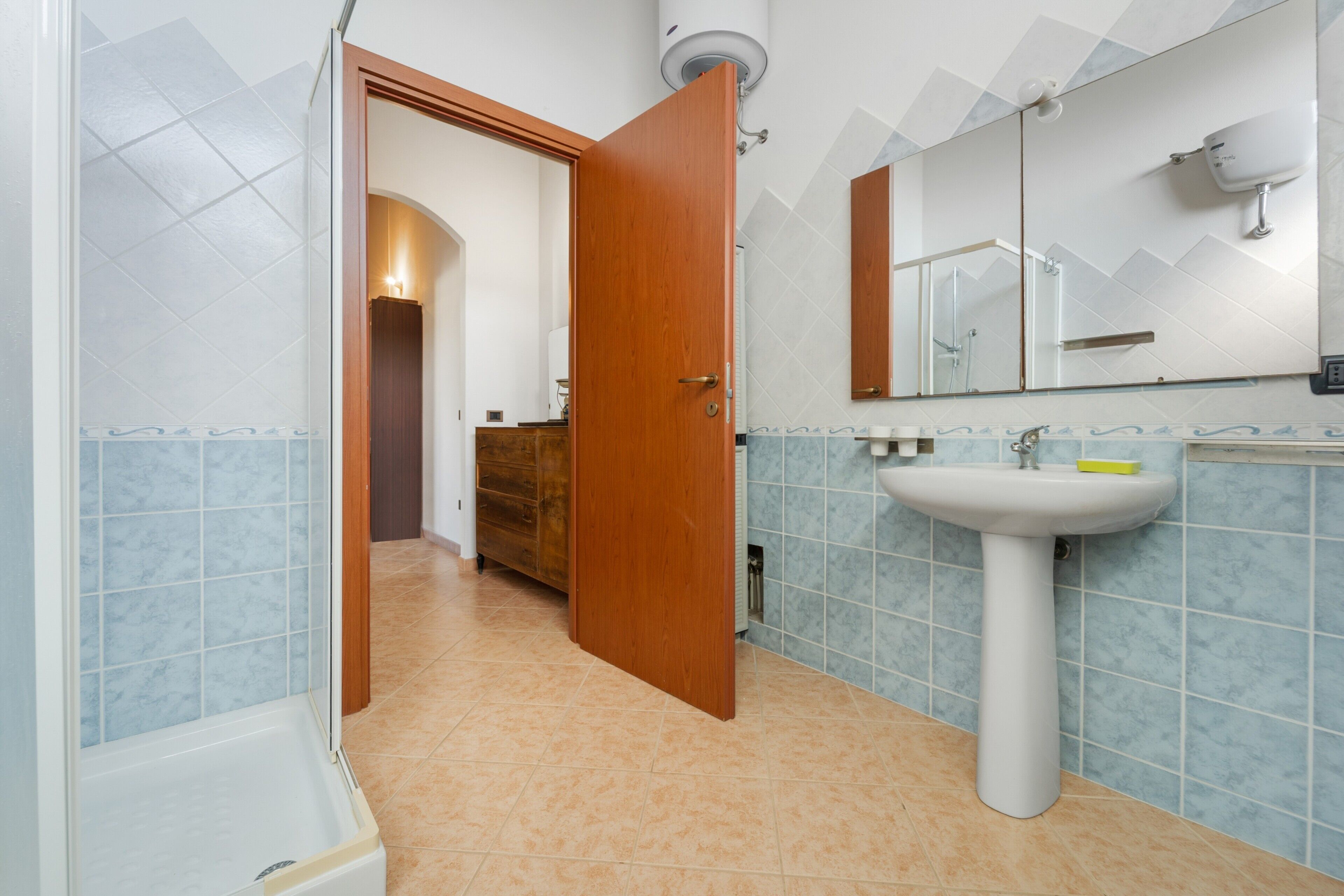 淋浴设施、吹风机、毛巾