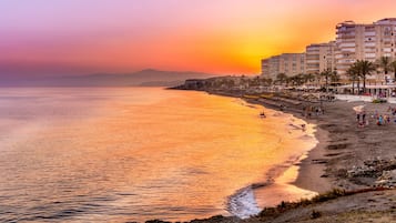 Una spiaggia nelle vicinanze
