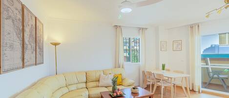 Télévision, lecteur de DVD, chaîne hi-fi