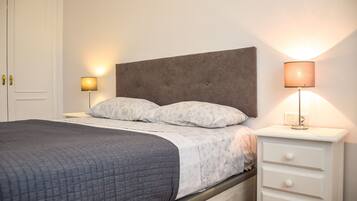 2 chambres, fer et planche Ă repasser, Wi-Fi gratuit, draps fournis