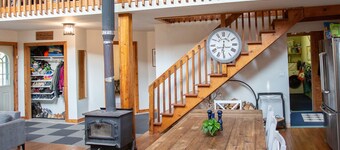 Cheerful 3-bedroom cabin with mountain view