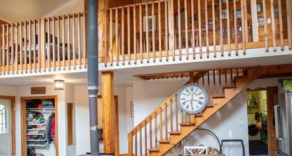 Cheerful 3-bedroom cabin with mountain view