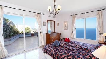 3 slaapkamers, een strijkplank/strijkijzer, gratis wifi, beddengoed