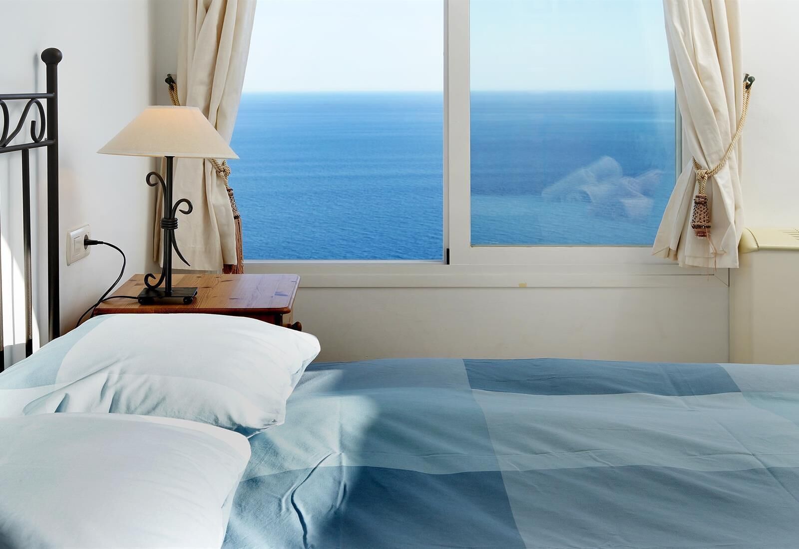 3 habitaciones, tabla de planchar con plancha y wifi gratis 