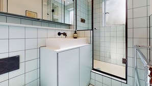 A modern bathroom with a white sink, a large mirror, and a glass shower enclosure. - UK.LO.DCR - Spacious 1 bedroom apartment in Kennington (London)