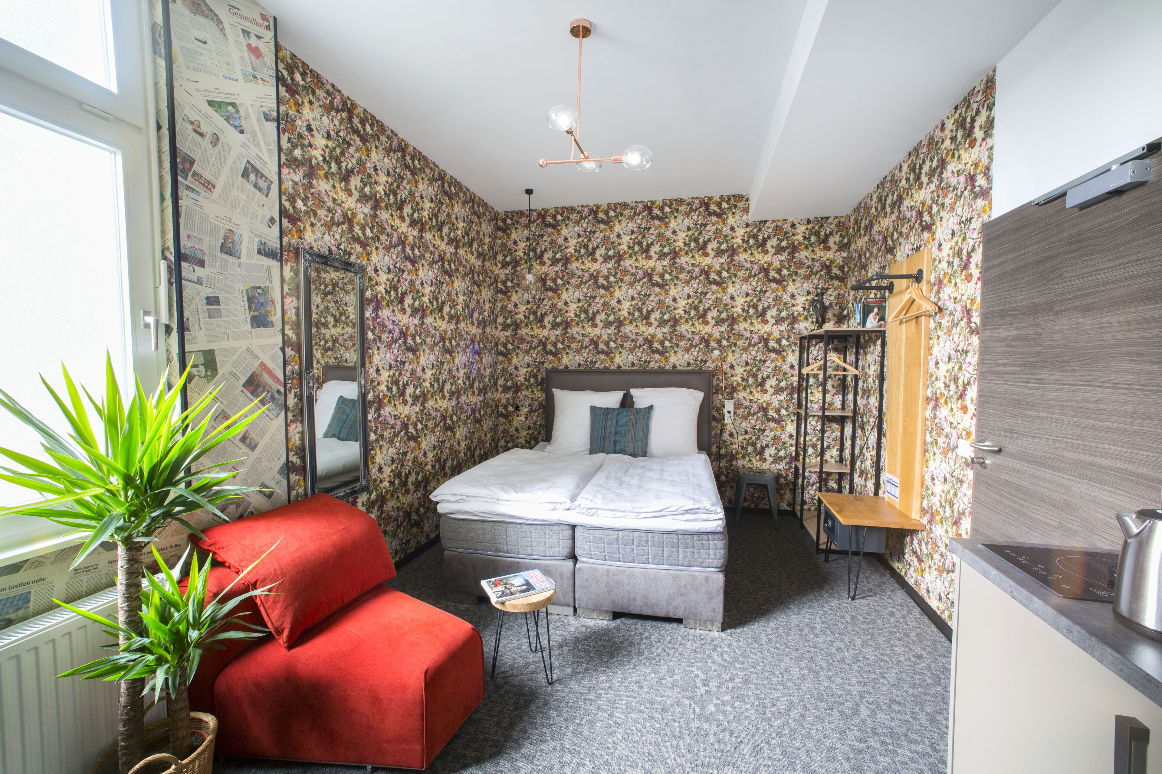 Studio, 1 Queen Bed, Non Smoking, Kitchenette | In-room safe, laptop workspace, blackout drapes, free WiFi