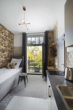 基础单人房 | 客房内保险箱、笔记本电脑工作区、遮光窗帘、免费 WiFi