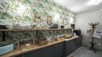 Frokostbuffé hver dag (EUR 13.90 per person)