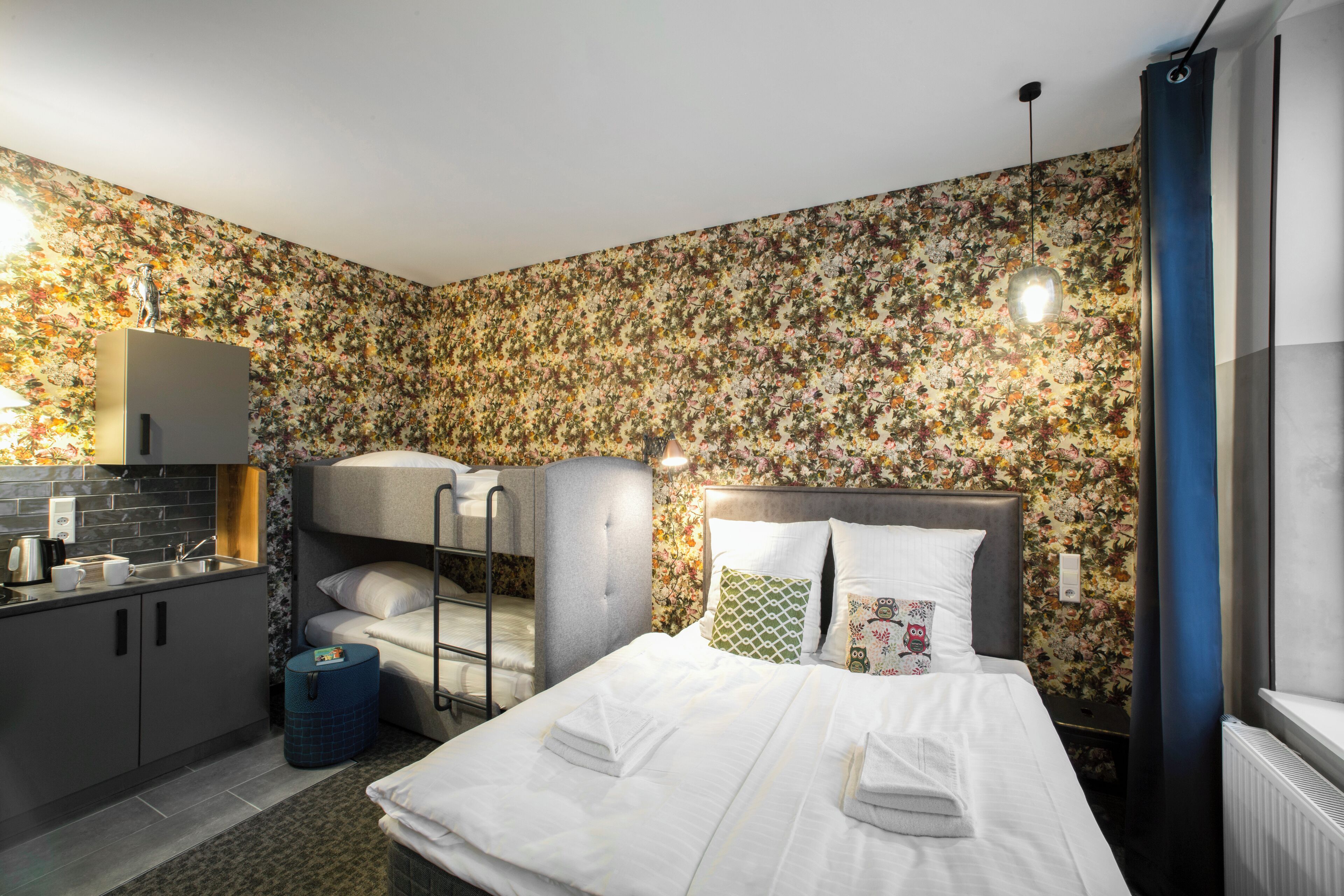 Kamar Quadruple, Bebas Asap Rokok, dapur kecil | Brankas, ruang kerja ramah laptop, tirai kedap cahaya, dan Wi-Fi gratis