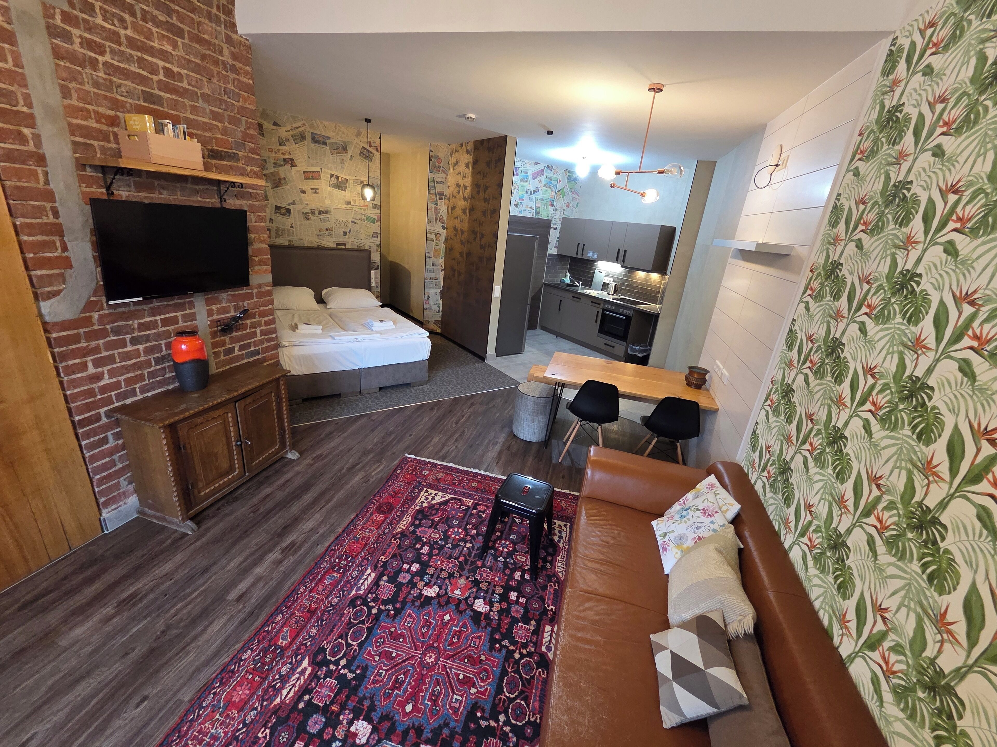 Studio Suite, dapur | Brankas, ruang kerja ramah laptop, tirai kedap cahaya, dan Wi-Fi gratis