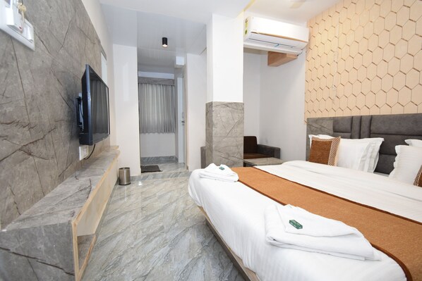 Deluxe Double Room | Bed sheets - Hotel A1 Vastrapur (Ahmedabad)