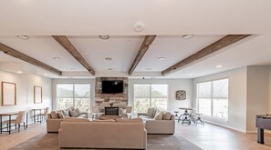 Smart-tv, pejs, bordfodbold, kontorer