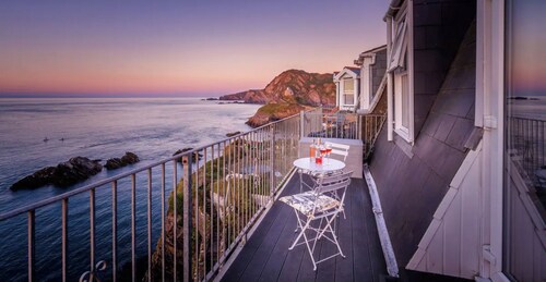 No 5 Compass * Panoramic Seaviews * Dog-Friendly * Parking Space