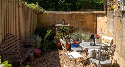 Pass the Keys | Stunning 17th century 3 bedroom cottage