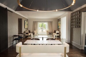Interior - Hotel Hartness (Greenville)