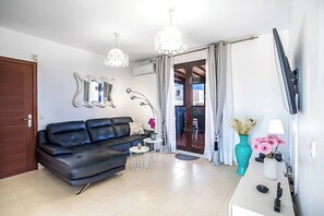 Video games, ping pong - Villa Perla - Three Bedroom Villa, Sleeps 6 (Montaña Roja)