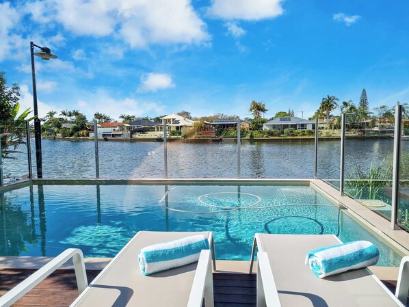 Pool - Paradise Tranquil Waterfront Paradise|Spa|Pool|Canal Views (Birtinya)