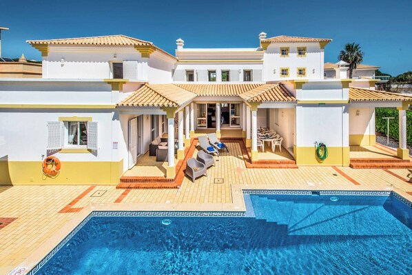 A heated pool - Villa Candeias - Seven Bedroom Villa, Sleeps 14 (Albufeira)