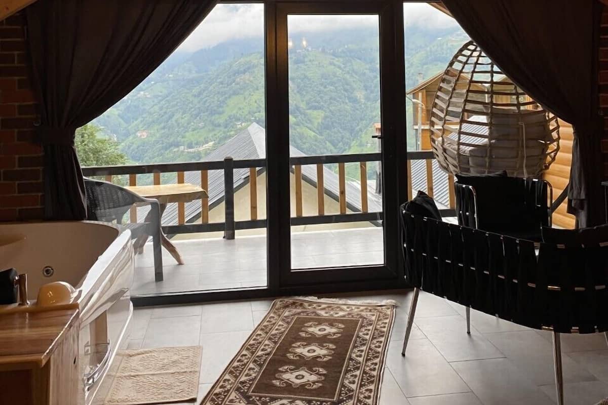 Bungalow Deluxe, para fumadores, vista a la montaña | 1 habitación, artículos del minibar gratis y escritorio