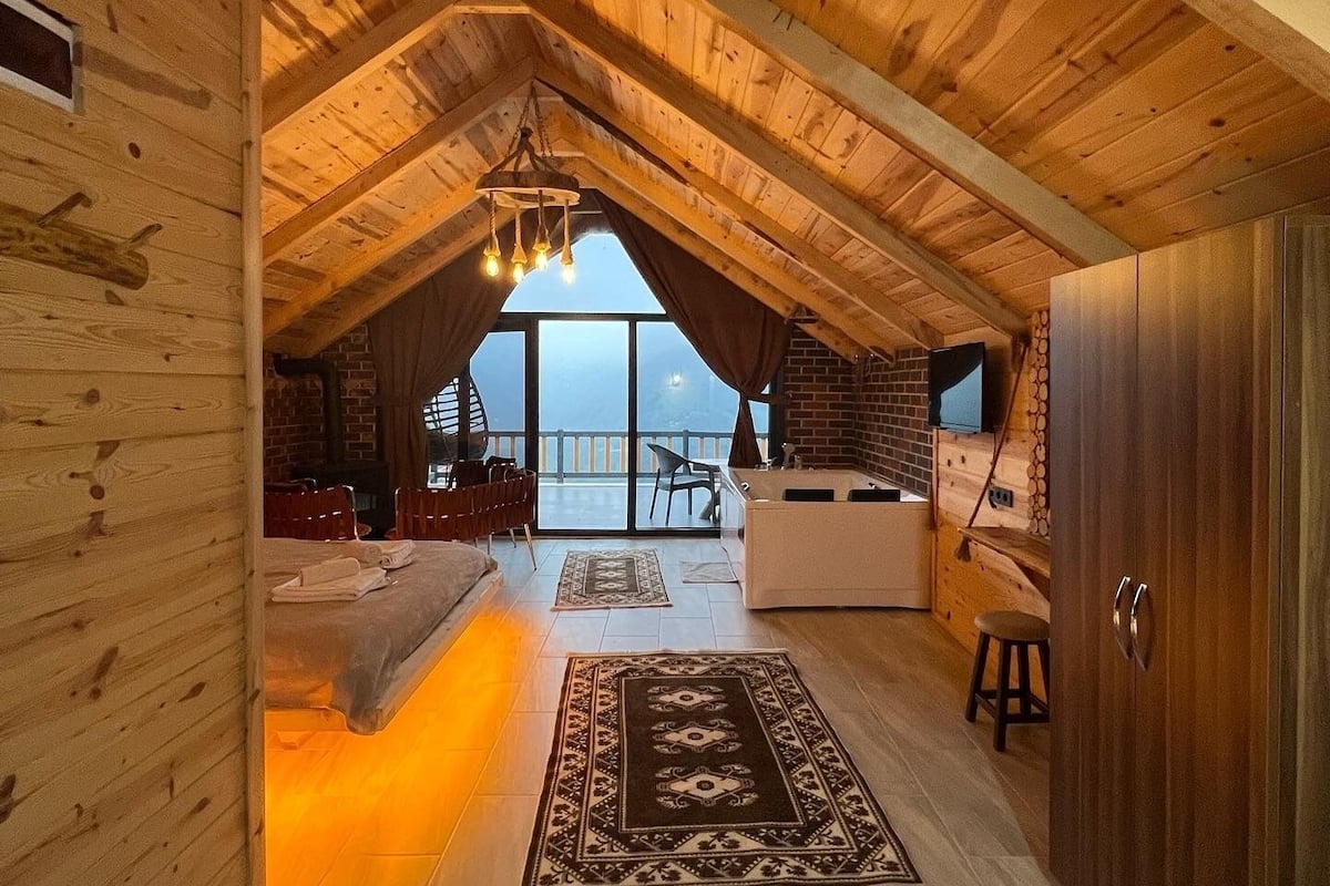 Bungalow Deluxe, para fumadores, vista a la montaña | 1 habitación, artículos del minibar gratis y escritorio