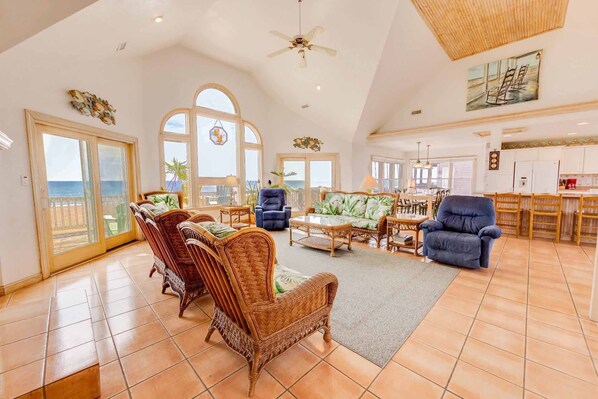 Smart TV, libros y estéreo 