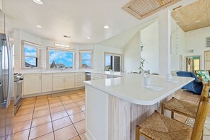 Fridge, microwave, oven, stovetop - Oceanfront Dog Friendly w Hot Tub, TikiBar, Game Rm, Cmty Pool/Tennis/Pickleball (Avon)