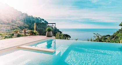 Luxurious country residence with infinity pool on the Amalfi Coast