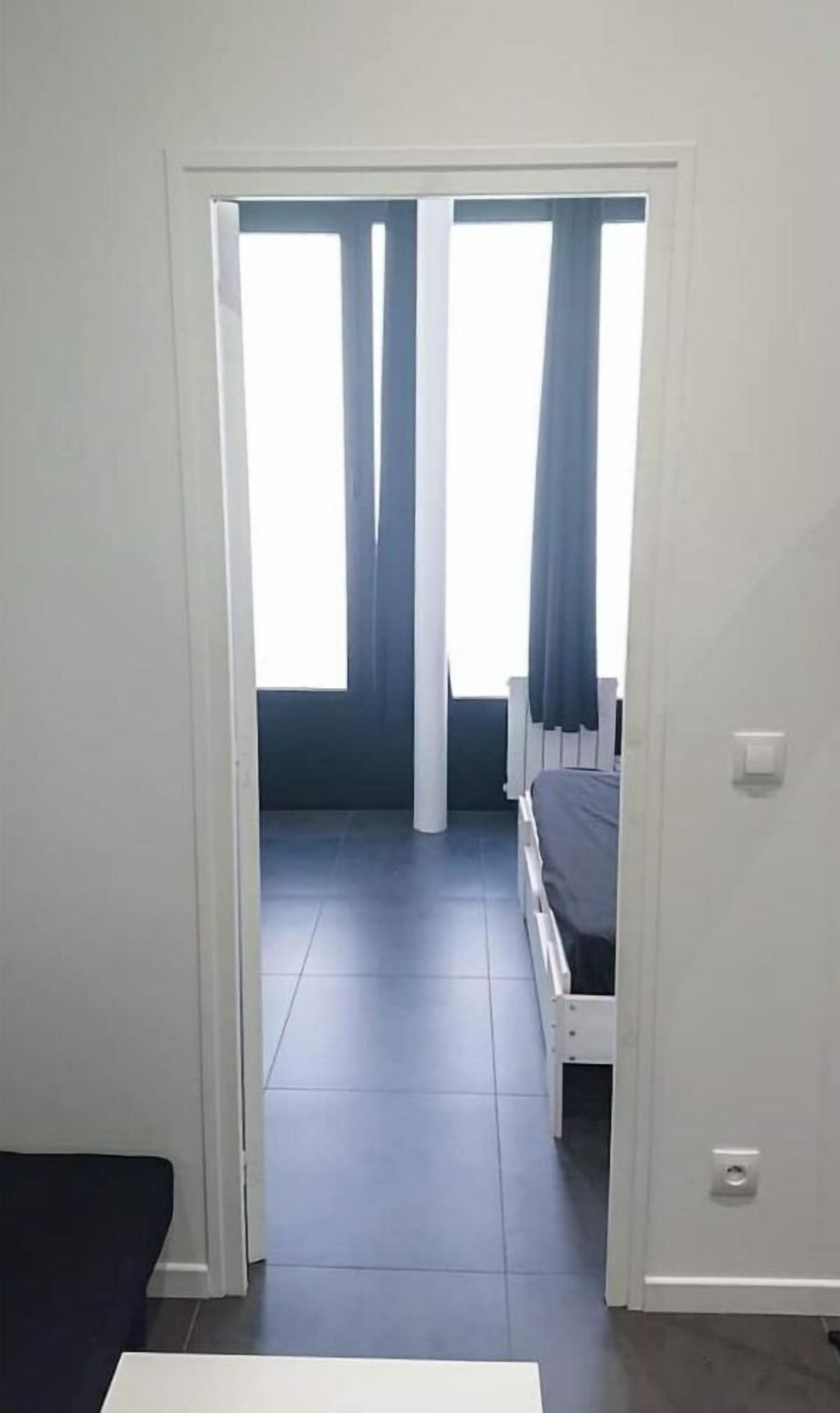 2 室のベッドルーム、デスク、WiFi (無料)、ベッドシーツ