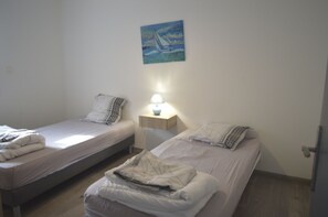 2 bedrooms, iron/ironing board, free WiFi, bed sheets