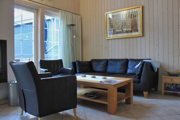 TV, fireplace, stereo