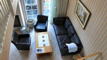 TV, fireplace, stereo