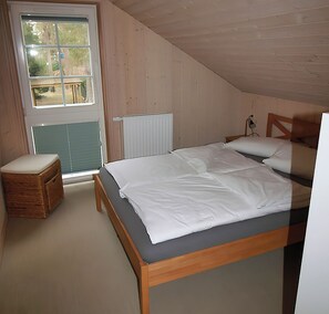 3 slaapkamers, een strijkplank/strijkijzer, reisbedje, wifi
