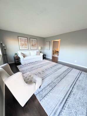 Interior - Spacious 3 Bedroom, 5 minutes from Downtown Cincinnati (Highland Heights)