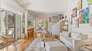 Smart TV, books, stereo